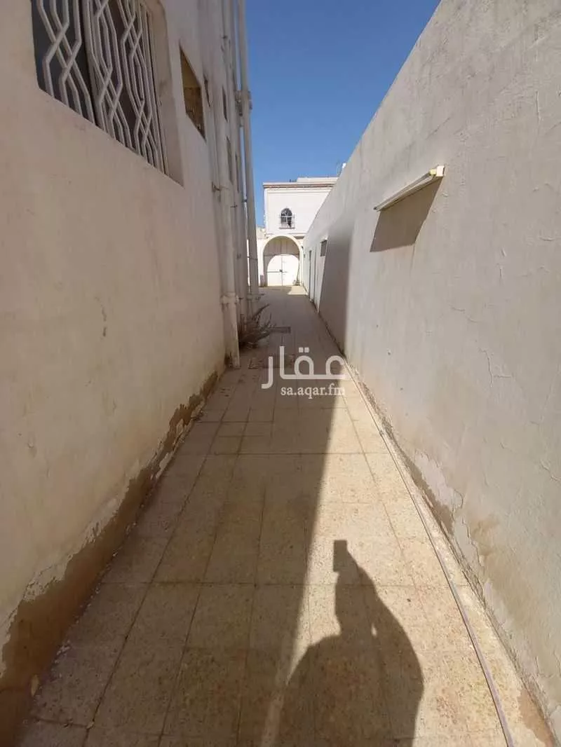 عمارة للبيع في شارع الحسين ابن مطير, حي جشم, مدينة المدينه المنوره, منطقة المدينة المنورة 1 صورة