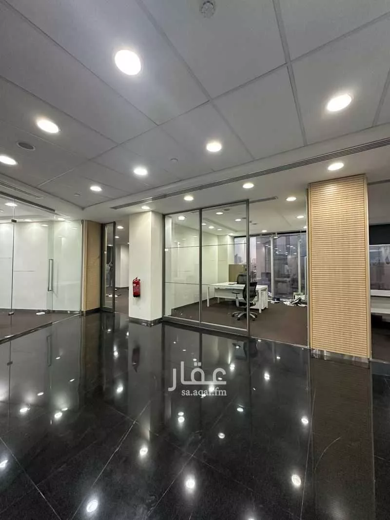 مكتب تجاري للإيجار في شارع الملك سعود ابن عبدالعزيز سعود, حي السليمانية, مدينة الرياض, منطقة الرياض 1 صورة