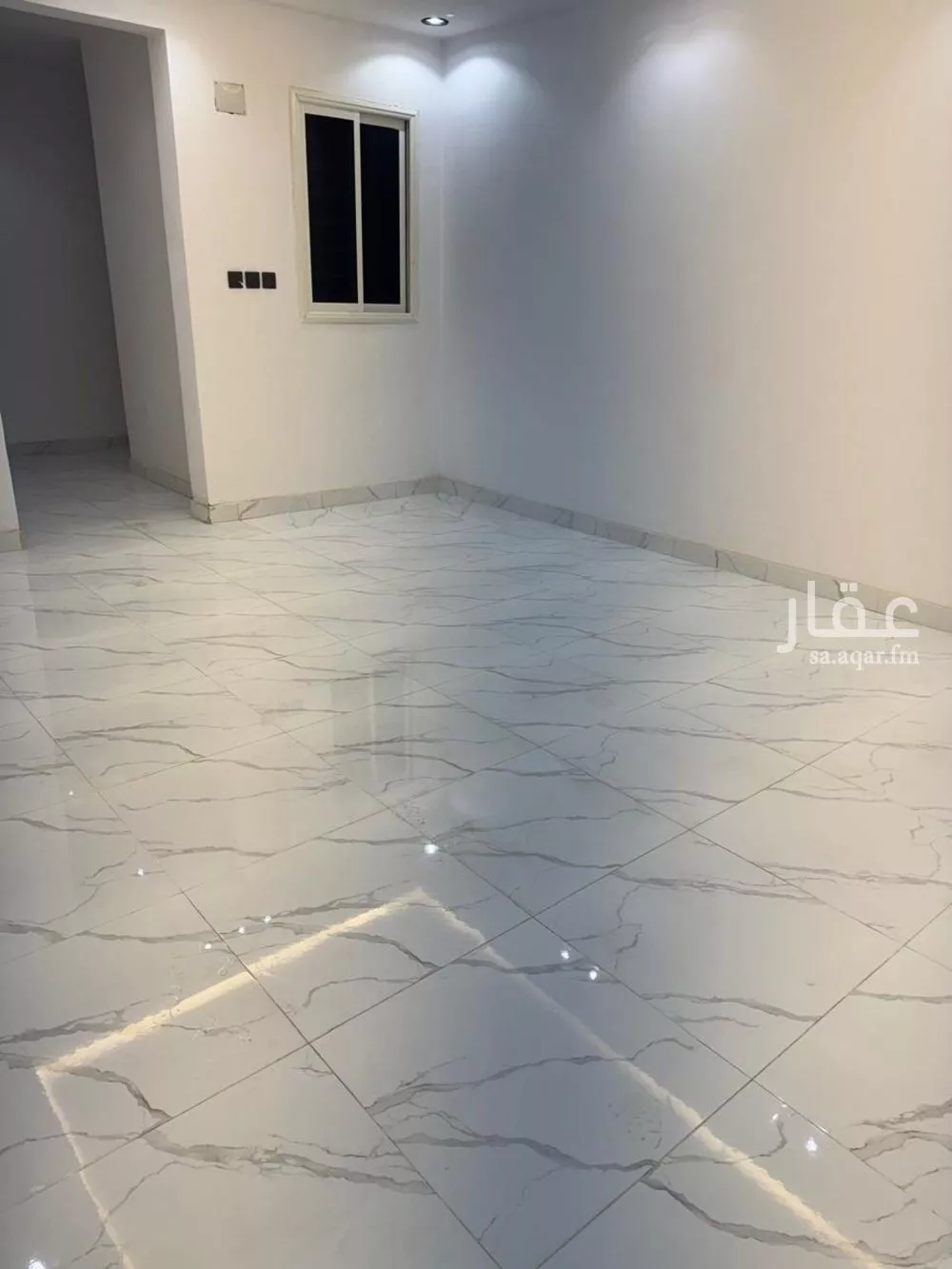 شقة للبيع في شارع الرشيشة, حي الزهور, مدينة أبها, منطقة عسير 1 صورة