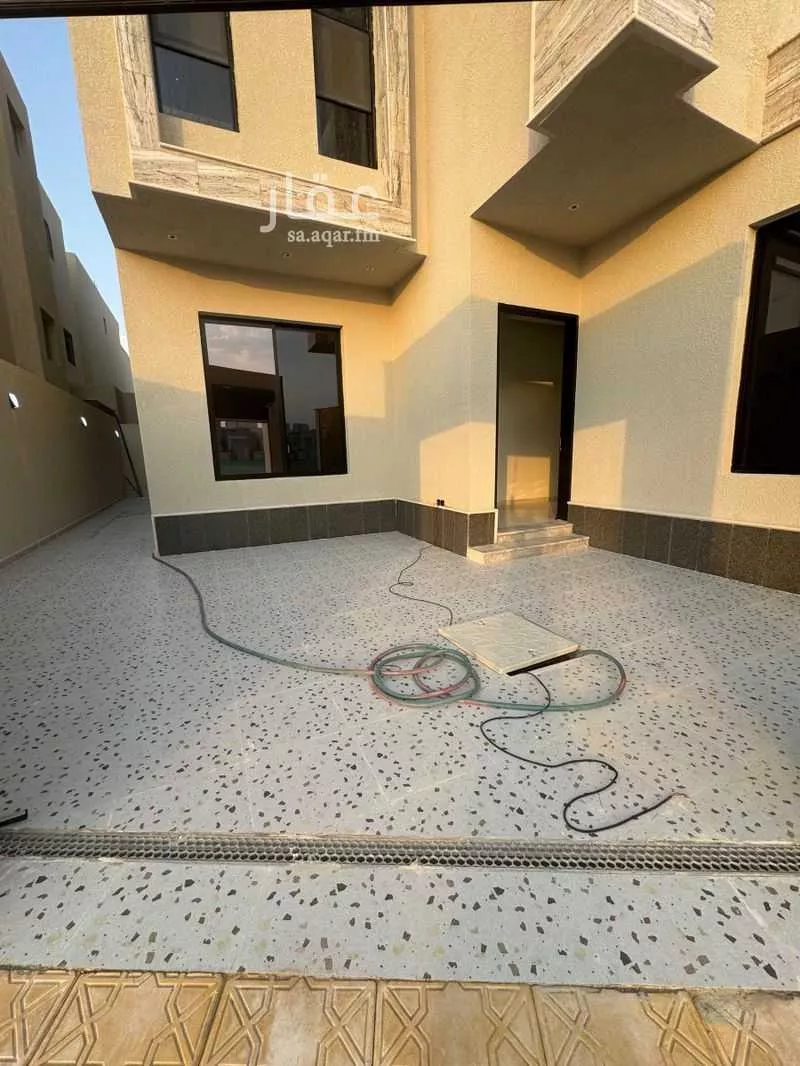 دور للبيع في شارع السلطان قابوس بن سعيد, حي القادسية, مدينة الرياض, منطقة الرياض 1 صورة
