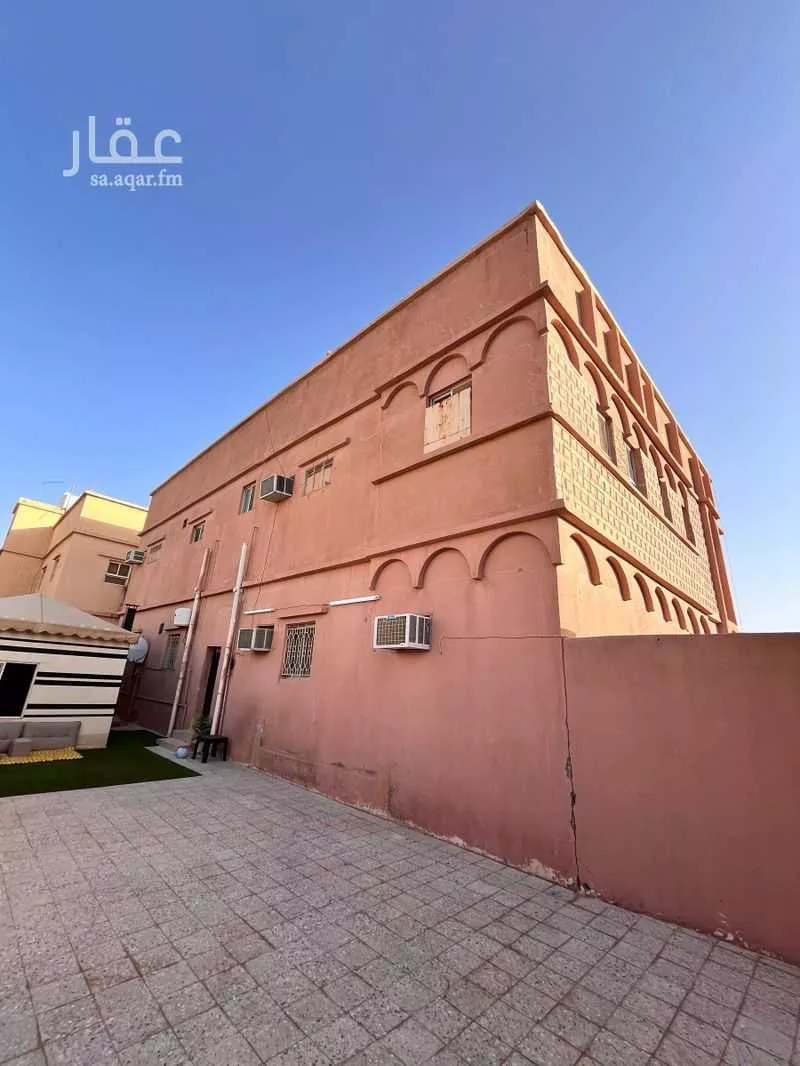 عمارة للبيع في شارع خلف بن مسلمةطريق عنيزة, حي العونية, مدينة عنيزه, منطقة القصيم 1 صورة