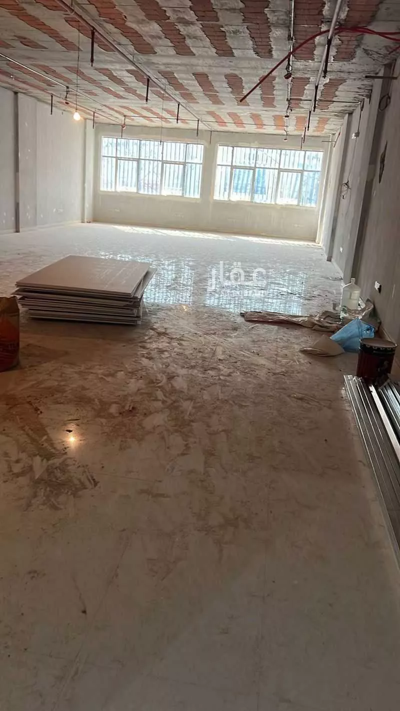 مكتب تجاري للإيجار في شارع خالد بن الوليد, حي غرناطة, مدينة الرياض, منطقة الرياض 1 صورة