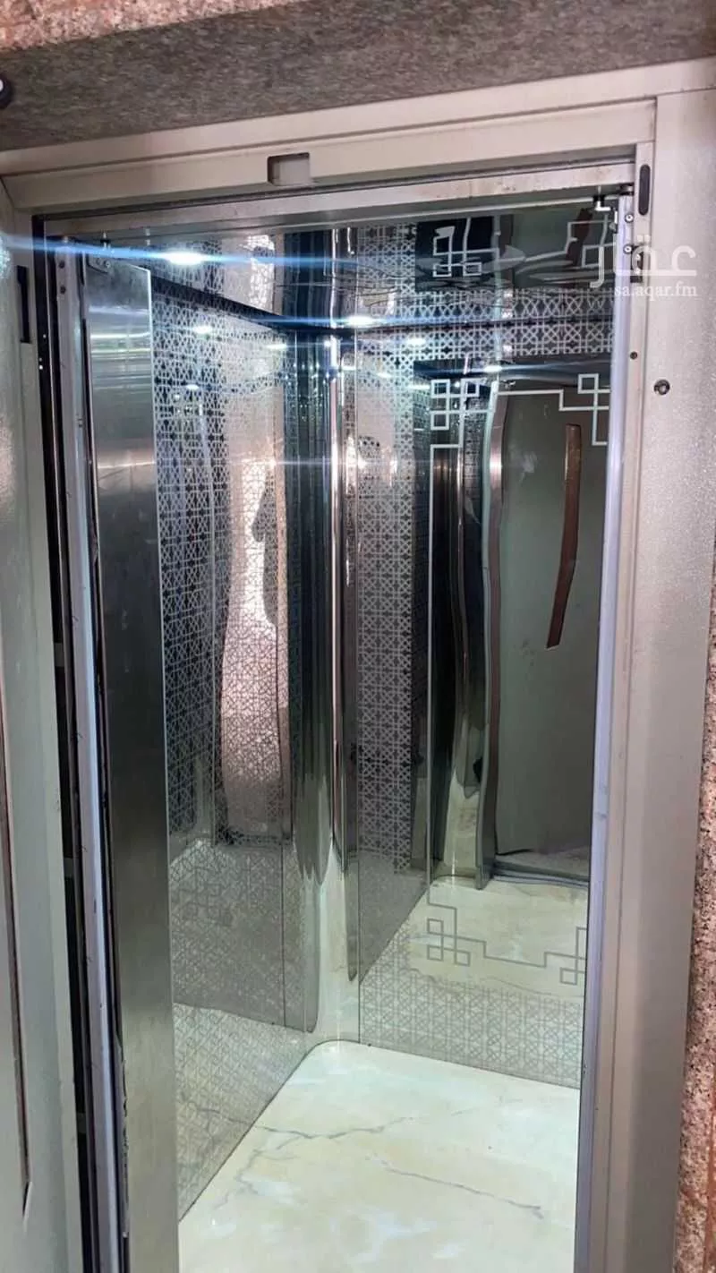 عمارة للبيع في شارع حاجب ابن زرارة, حي القيم الأسفل, مدينة الطائف, منطقة مكة المكرمة 1 صورة