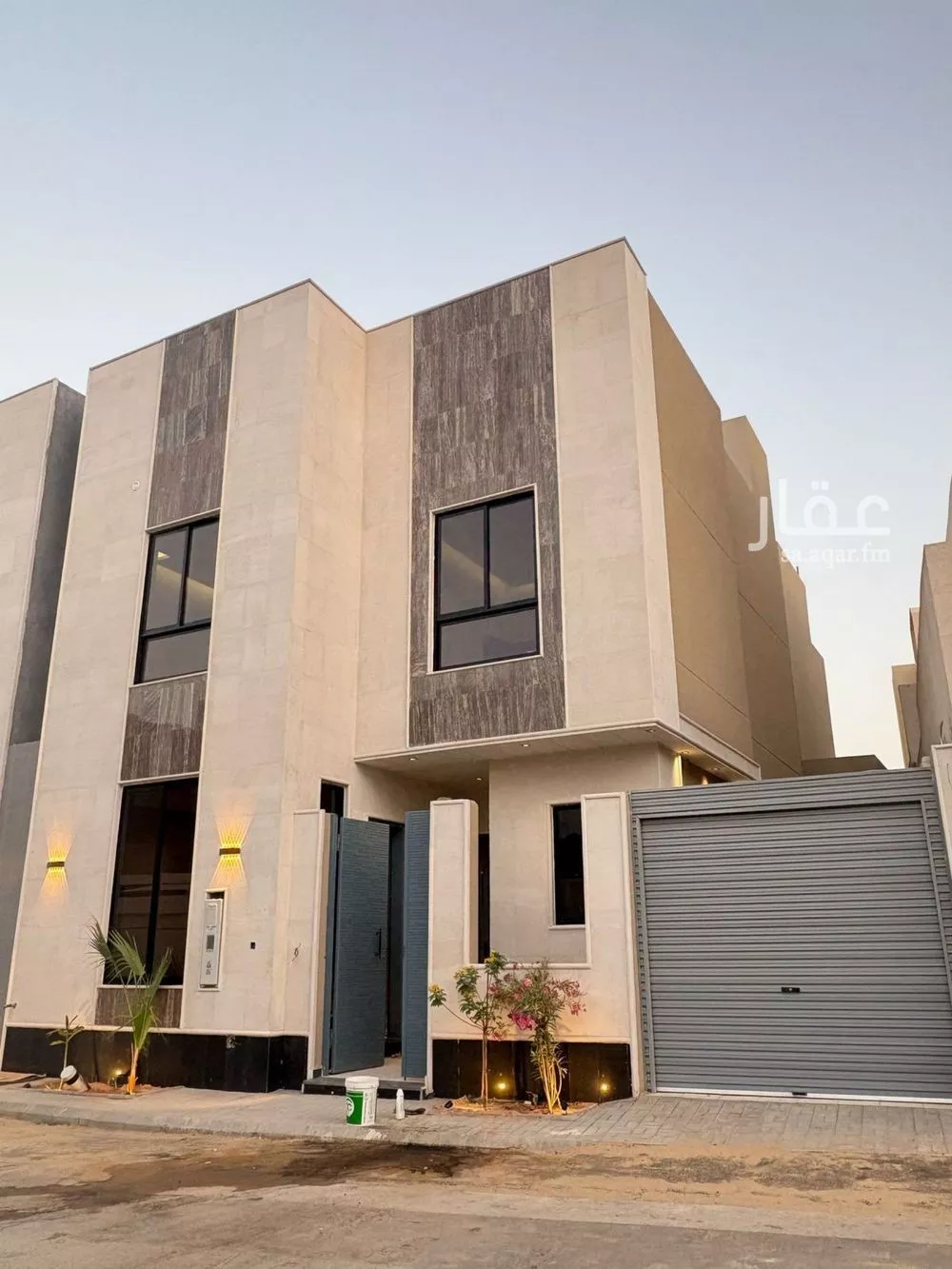 فيلا للبيع في شارع عبدالملك الألبيري, حي المهدية, مدينة الرياض, منطقة الرياض 1 صورة