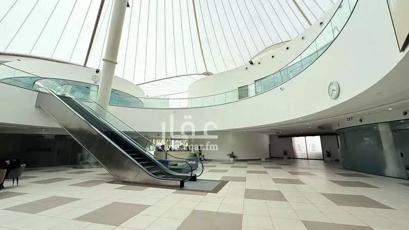 مكتب تجاري للإيجار في شارع طريق المطار, حي جامعة الإمام محمد بن سعود الإسلامية, مدينة الرياض, منطقة الرياض 1 صورة