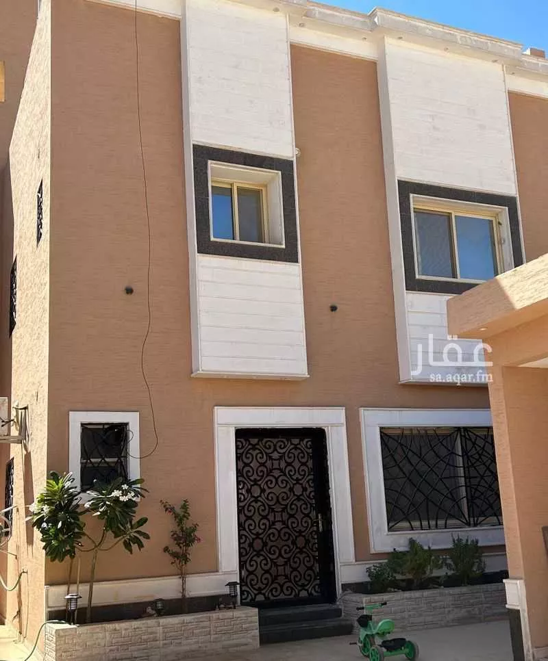 فيلا للبيع في شارع محمد حسن قاضي ، حي عريض ، الرياض ، منطقة الرياض 1 صورة