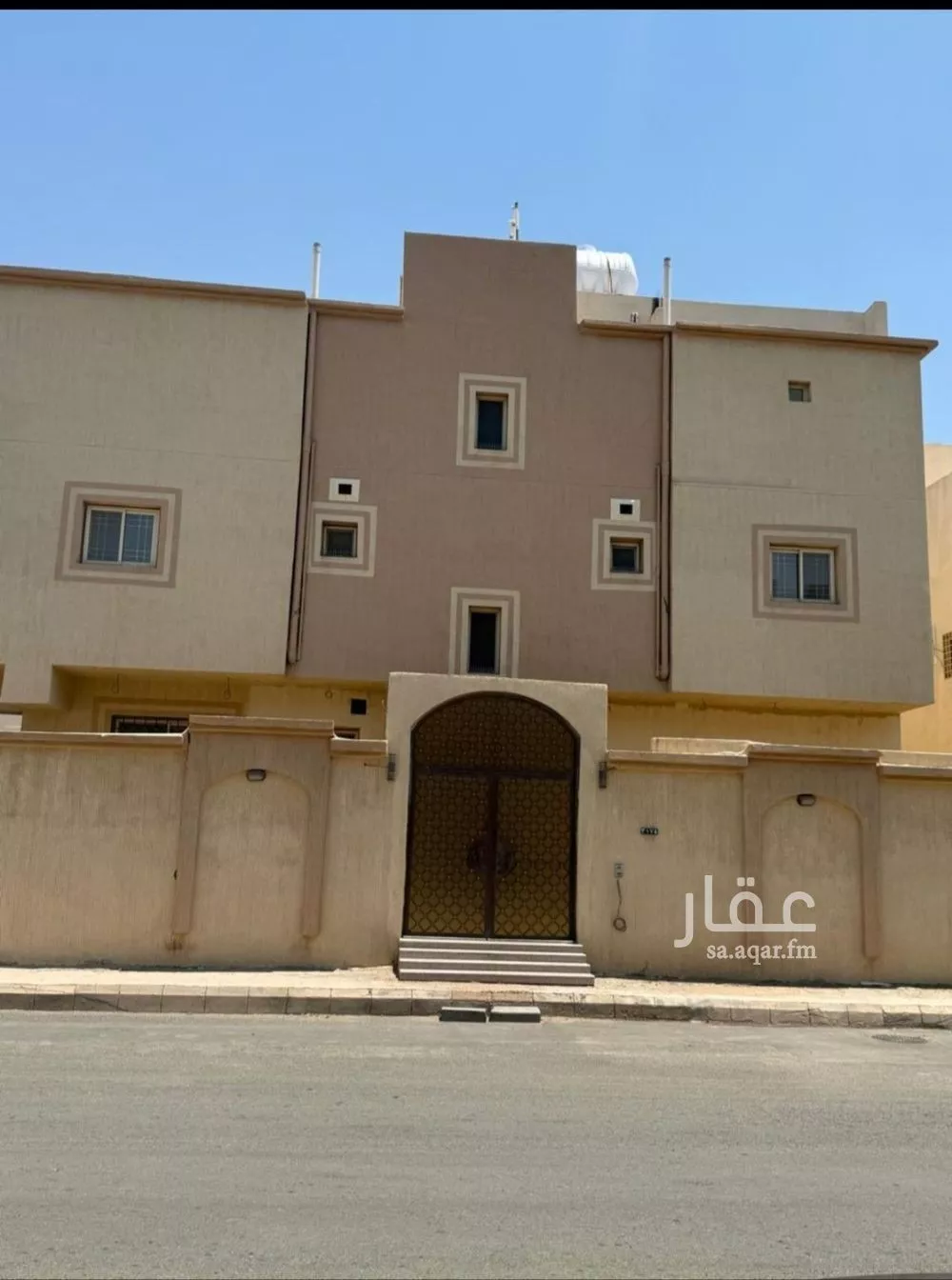 عمارة للبيع في شارع حماد ابن اسحاق ابن اسماعيل, حي عروة, مدينة المدينه المنوره, منطقة المدينة المنورة 1 صورة