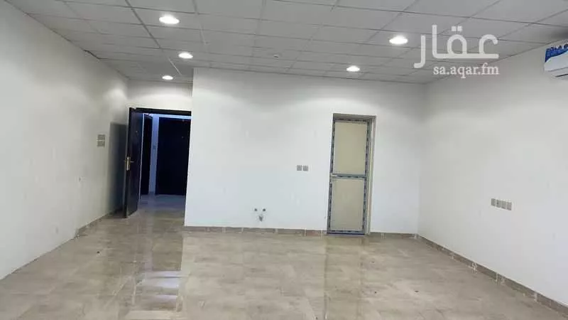 مكتب تجاري للإيجار في شارع طريق السيل الكبير, حي المهدية, مدينة الرياض, منطقة الرياض 1 صورة