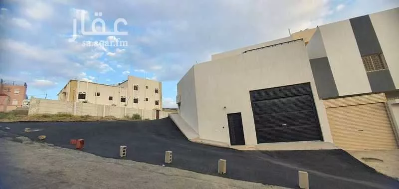 فيلا للبيع في شارع كتيفة, حي الغدير, مدينة أبها, منطقة عسير 1 صورة