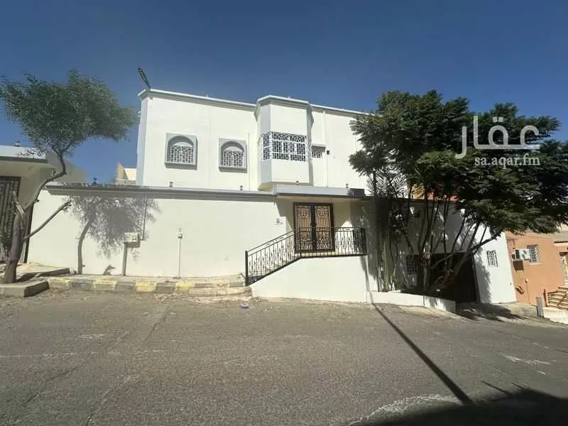 فيلا للبيع في شارع المحلة الجديدة, حي المنتزة, مدينة أبها, منطقة عسير 1 صورة