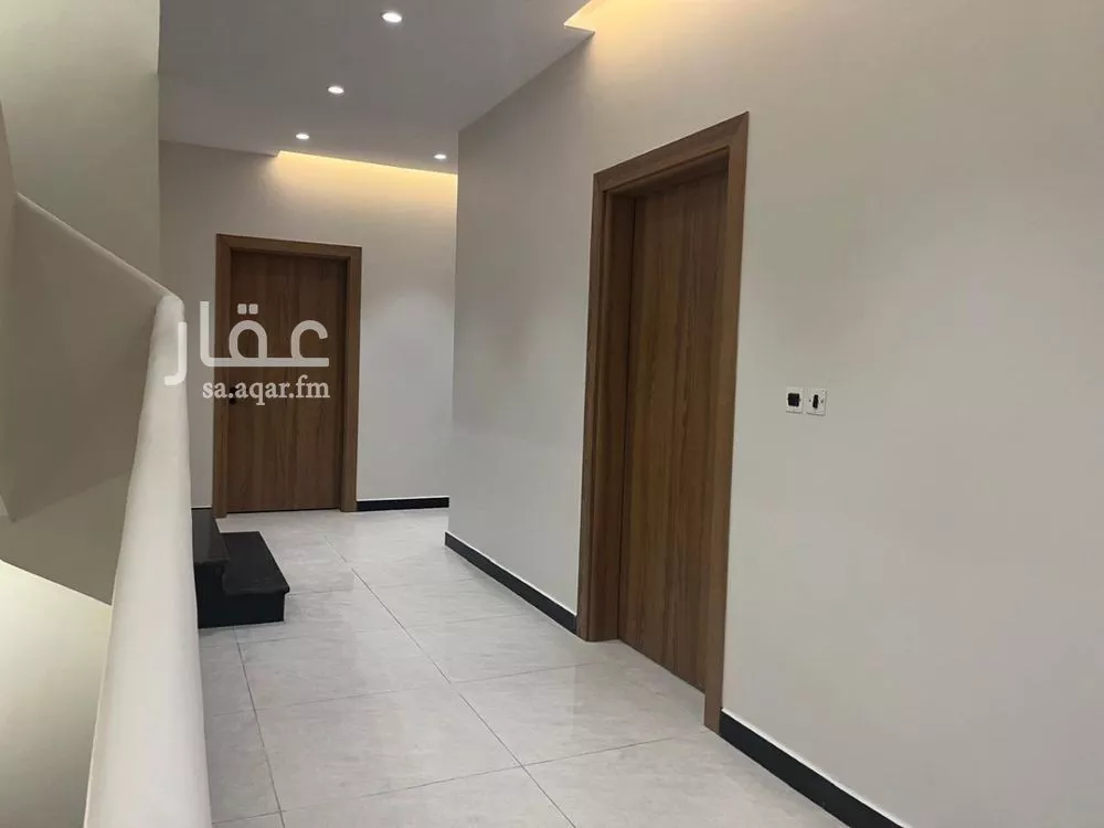 فيلا للبيع في شارع محمد بن سفيان العمري, حي نبلاء, مدينة المدينة المنورة, منطقة المدينة المنورة 1 صورة