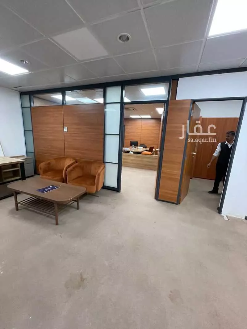 مكتب تجاري للإيجار في شارع الأمير ممدوح بن عبدالعزيز, حي السليمانية, مدينة الرياض, منطقة الرياض 1 صورة