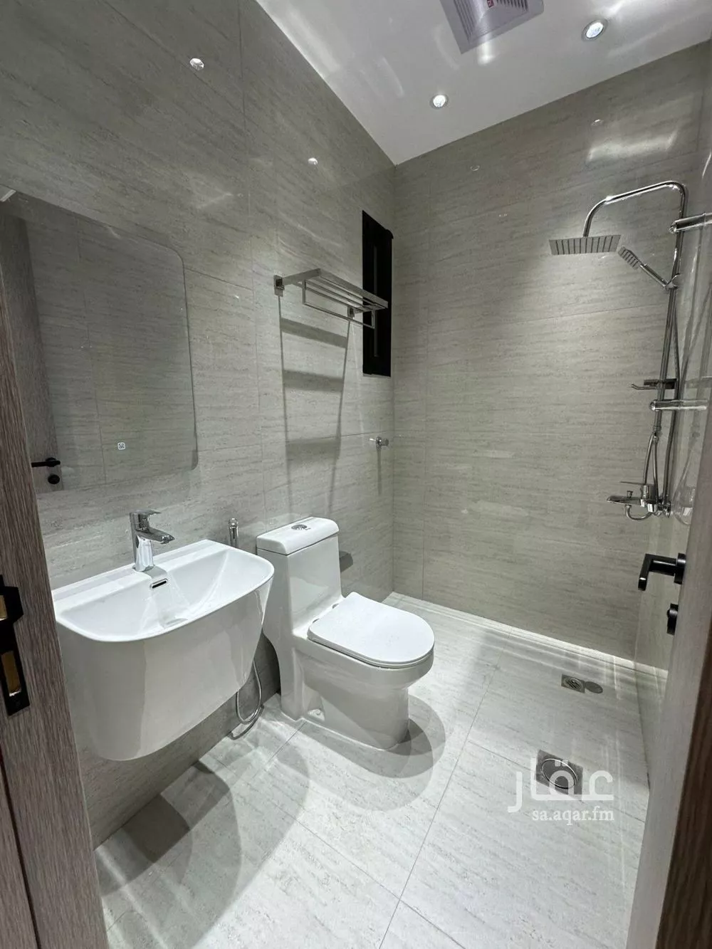 شقة للإيجار في شارع علي ابن عمر ابن علي, حي وادي مذينب, مدينة المدينة المنورة, منطقة المدينة المنورة 1 صورة