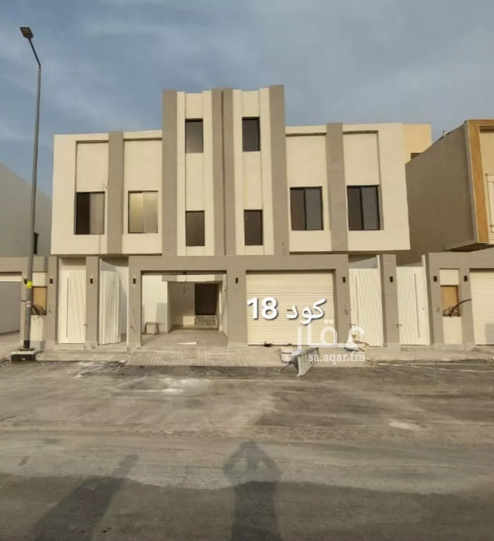 دور للبيع في شارع حامد عبدالحفيظ, حي عكاظ, مدينة الرياض, منطقة الرياض 1 صورة