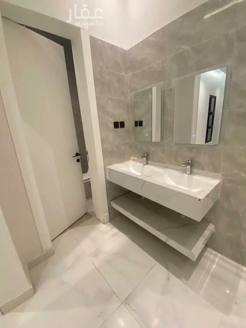 فيلا للبيع في شارع الأحمر, حي النظيم, مدينة الرياض, منطقة الرياض 1 صورة