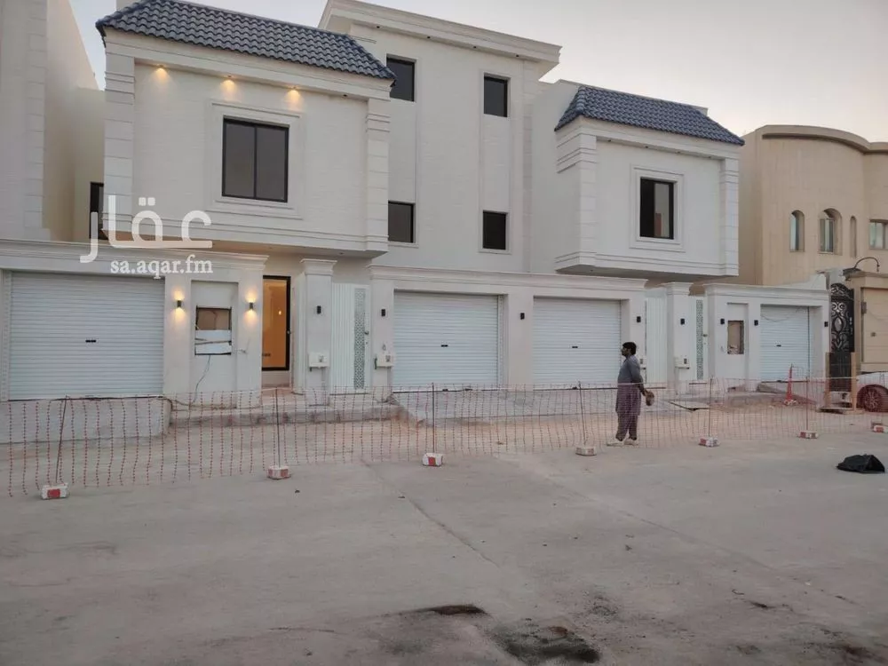 دور للبيع في شارع دمنهور, حي عكاظ, مدينة الرياض, منطقة الرياض 1 صورة