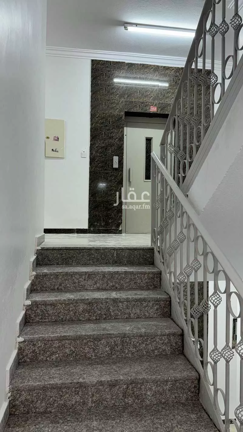 عمارة للإيجار في شارع رقم 208, حي ظهرة لبن, مدينة الرياض, منطقة الرياض 1 صورة