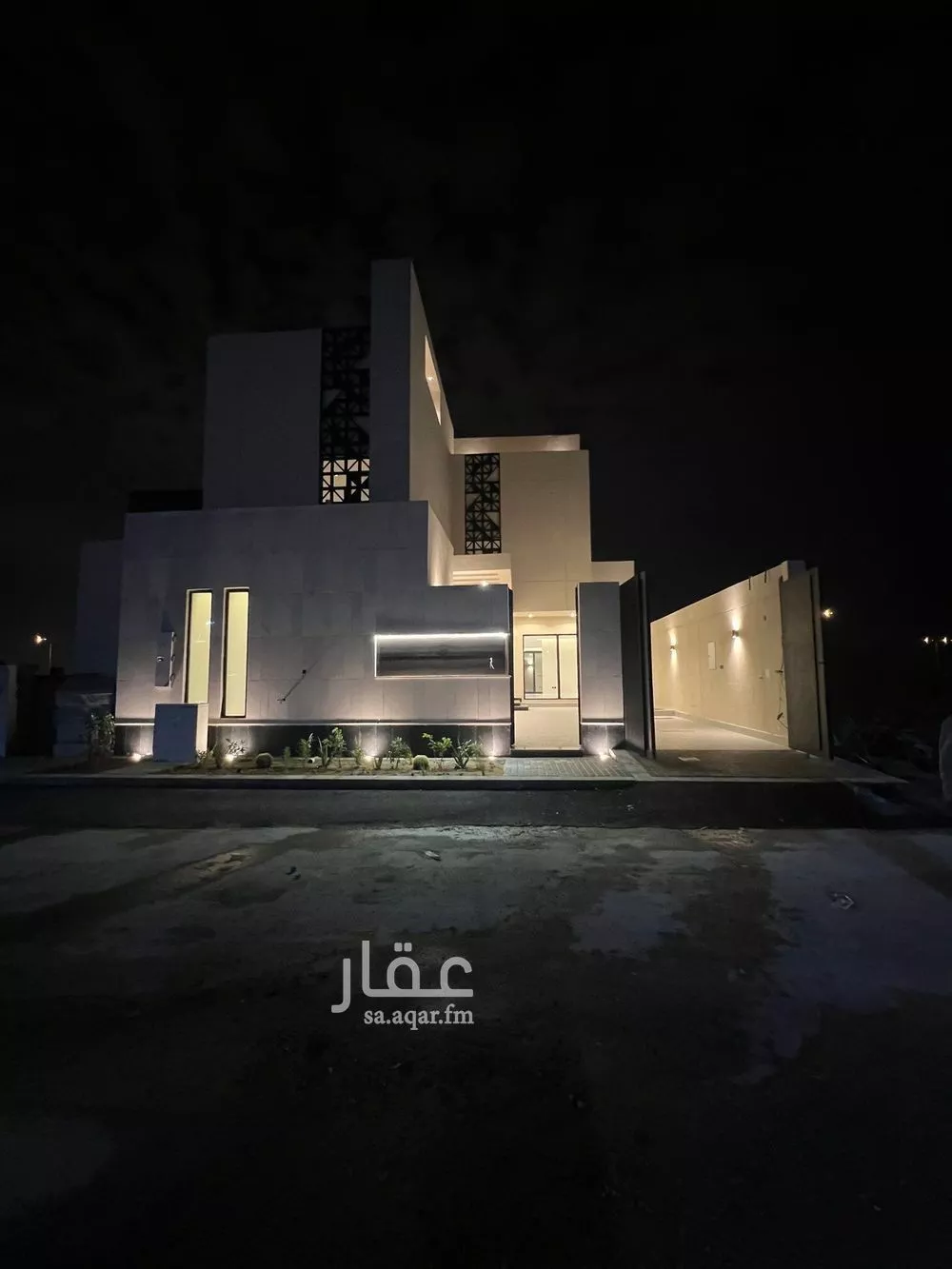 فيلا للبيع في شارع محمد بن عيسى العدني, حي المهدية, مدينة الرياض, منطقة الرياض 1 صورة