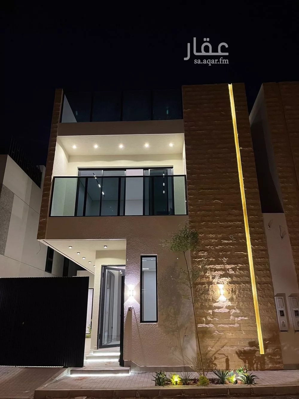 فيلا للبيع في شارع احمد بن هشام, حي المهدية, مدينة الرياض, منطقة الرياض 1 صورة