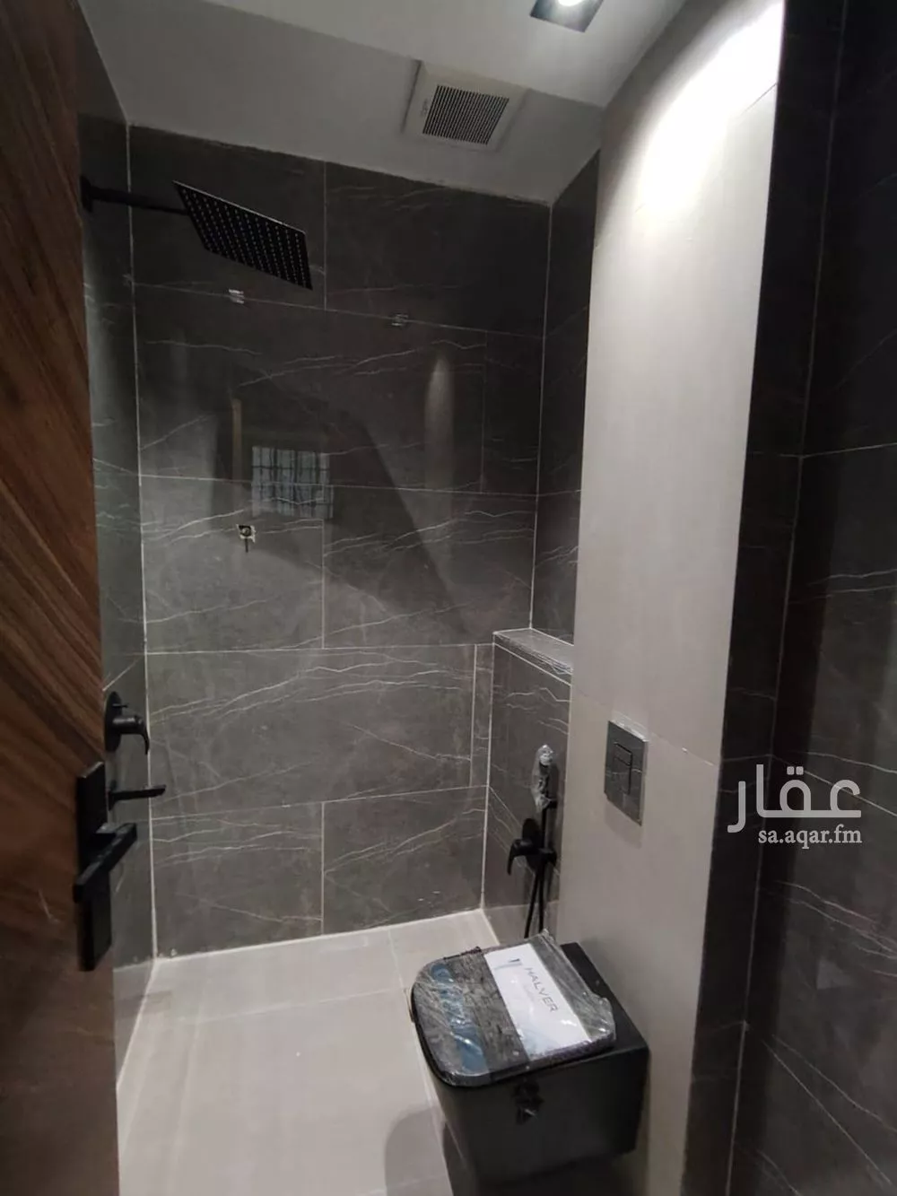 فيلا للبيع في شارع عبدالرحمن ابن مقبل, حي عكاظ, مدينة الرياض, منطقة الرياض 1 صورة