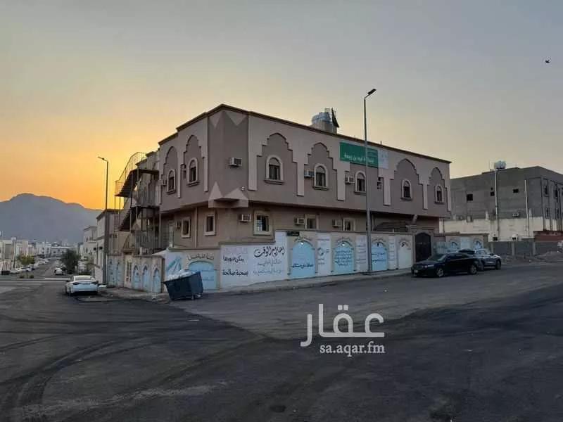 عمارة للإيجار في شارع معلي بن منصور, حي الرانوناء, مدينة المدينه المنوره, منطقة المدينة المنورة 1 صورة