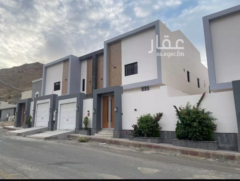 فيلا للبيع في شارع 1938585, حي أم الرصف, مدينة امارة منطقة مكة المكرمة - الطائف, منطقة مكة المكرمة 1 صورة