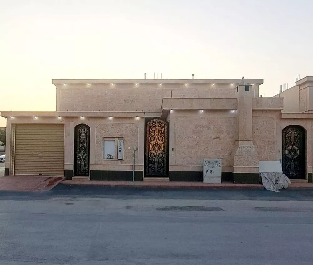 دور للبيع في شارع برهان الدين المرشدي, حي طويق, مدينة الرياض, منطقة الرياض 1 صورة