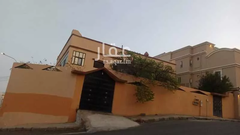 فيلا للبيع في شارع شارع الهواري, حي القري, مدينة ابها, منطقة عسير 1 صورة