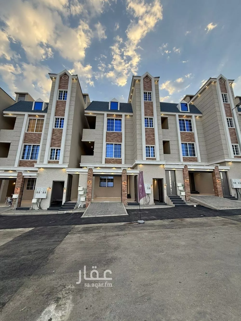 شقة للبيع في شارع سعيد بن حريث, حي المعارض, مدينة خميس مشيط, منطقة عسير 1 صورة