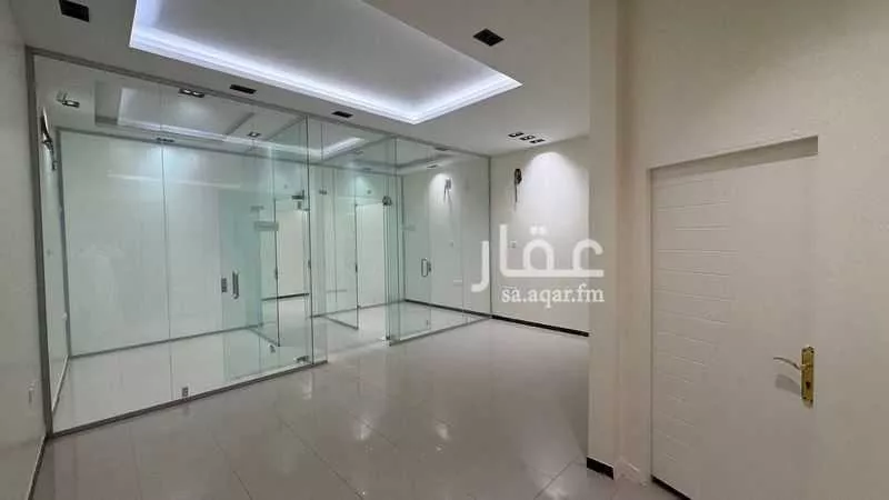 مكتب تجاري للإيجار في شارع الصحابة, حي اليرموك, مدينة الرياض, منطقة الرياض 1 صورة
