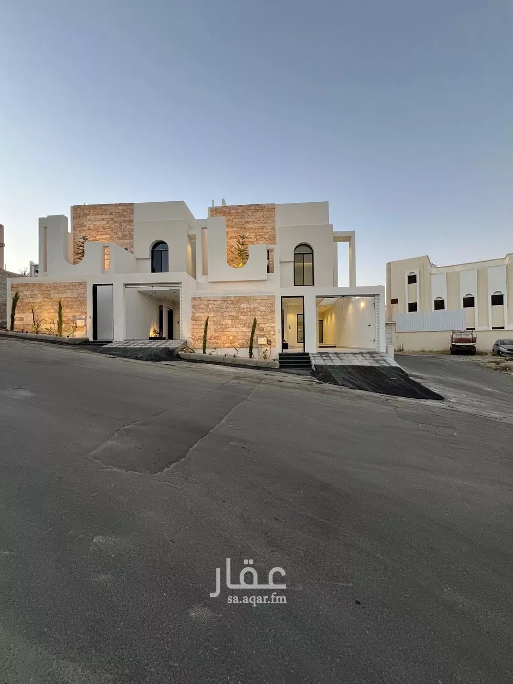 فيلا للبيع في شارع غانم المخزومي, حي عتود الشمالي, مدينة خميس مشيط, منطقة عسير 1 صورة