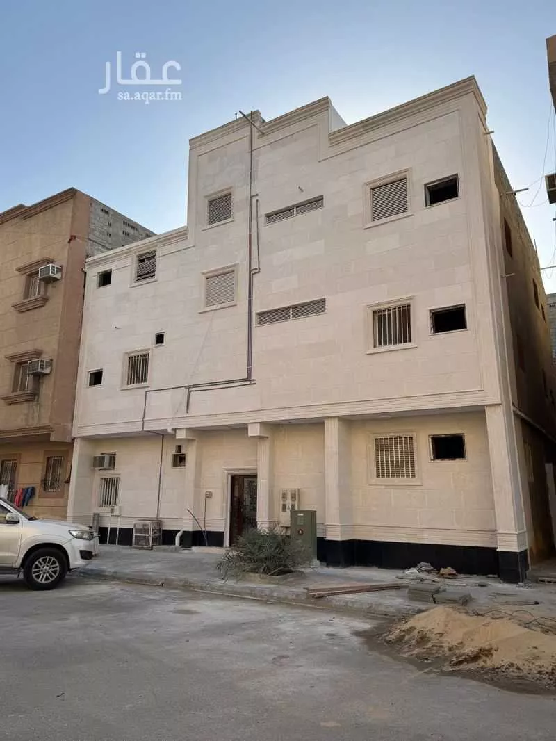 عمارة للإيجار في شارع جيزان, حي الثقبة, مدينة الخبر, المنطقة الشرقية 1 صورة