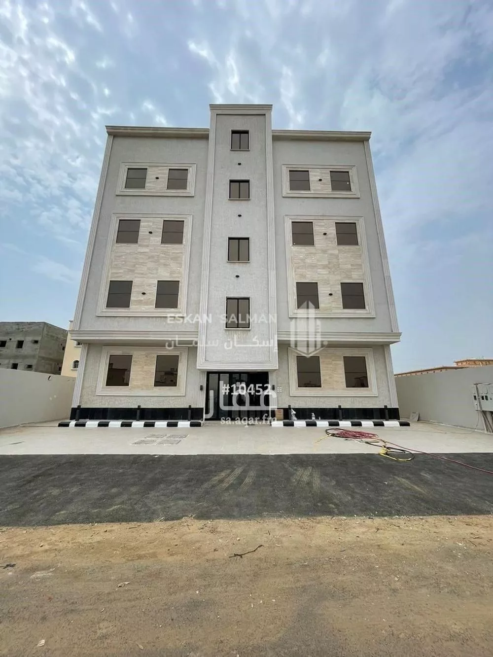 شقة للبيع في شارع زياد بن كعب, حي الإسكان, مدينة صامطه, منطقة جازان 1 صورة
