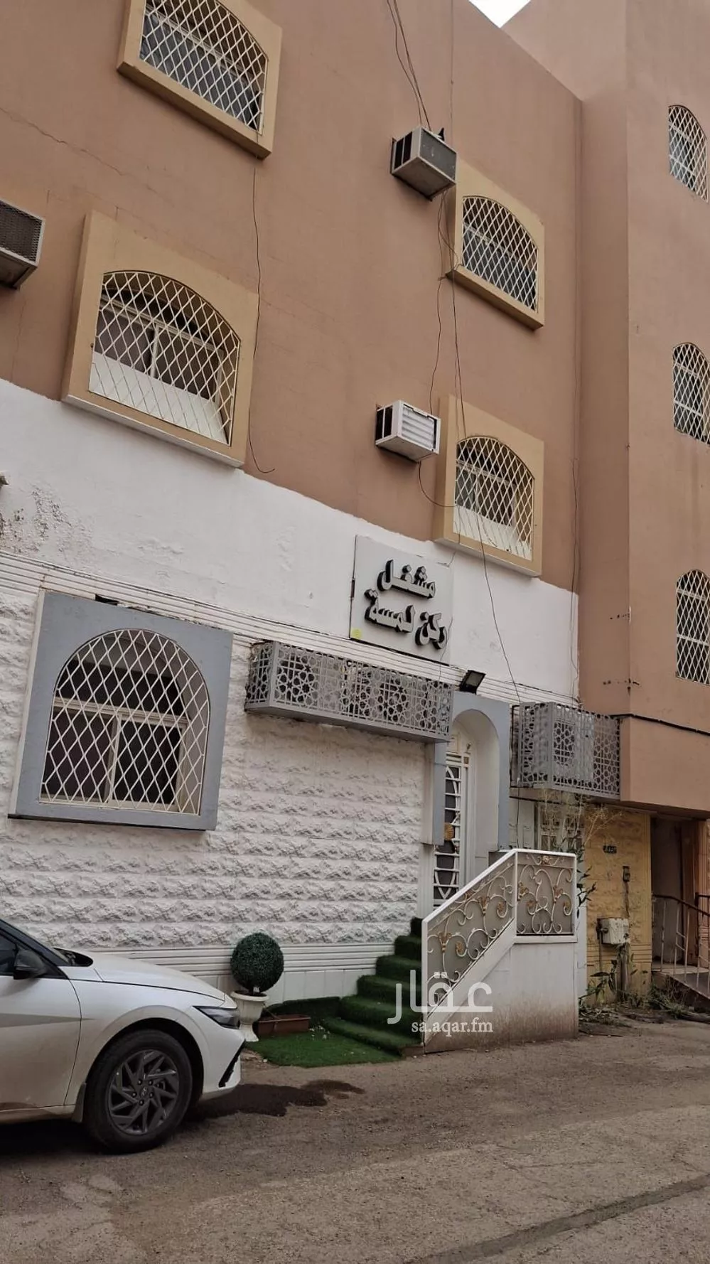 عمارة للإيجار في شارع الإمارات, حي الشهداء, مدينة الرس, منطقة القصيم 1 صورة