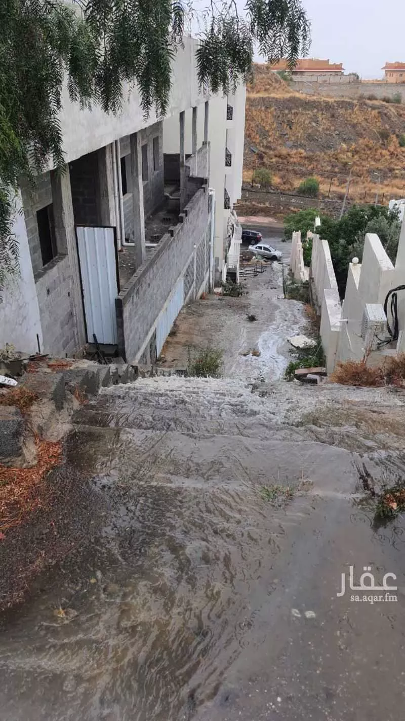 عمارة للبيع في شارع عبدالرحمن الاشعري ، حي الخالدية ، ابها ، منطقة عسير 1 صورة