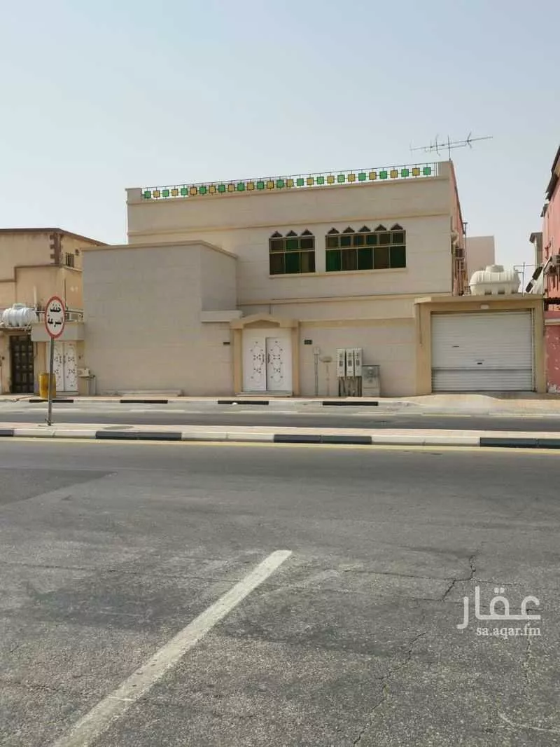 فيلا للبيع في شارع شارع الطائف, حي المدينة, مدينة بقيق, المنطقة الشرقية 1 صورة