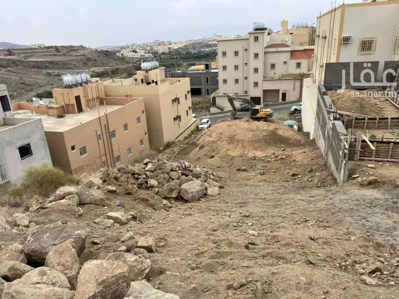 أرض للبيع في شارع الظميران, حي القري, مدينة أبها, منطقة عسير 1 صورة