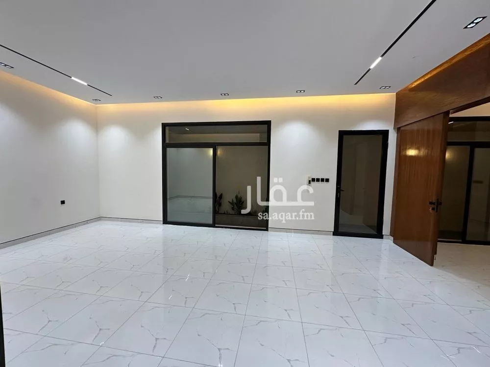 فيلا للبيع في شارع أبي طالب الكرخي, حي الخليج, مدينة الرياض, منطقة الرياض 1 صورة