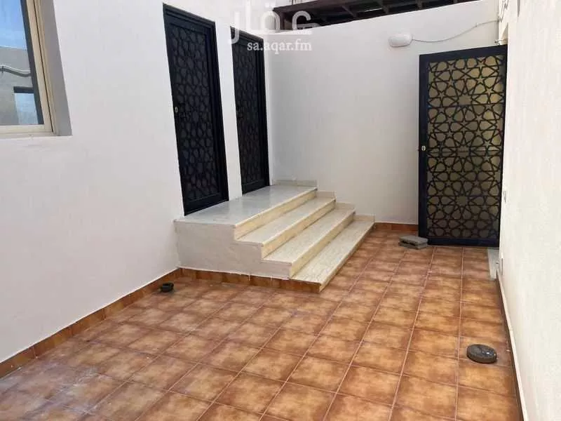 فيلا للبيع في شارع اسماعيل بن قيس بن سعد, حي الرانوناء, مدينة المدينه المنوره, منطقة المدينة المنورة 1 صورة