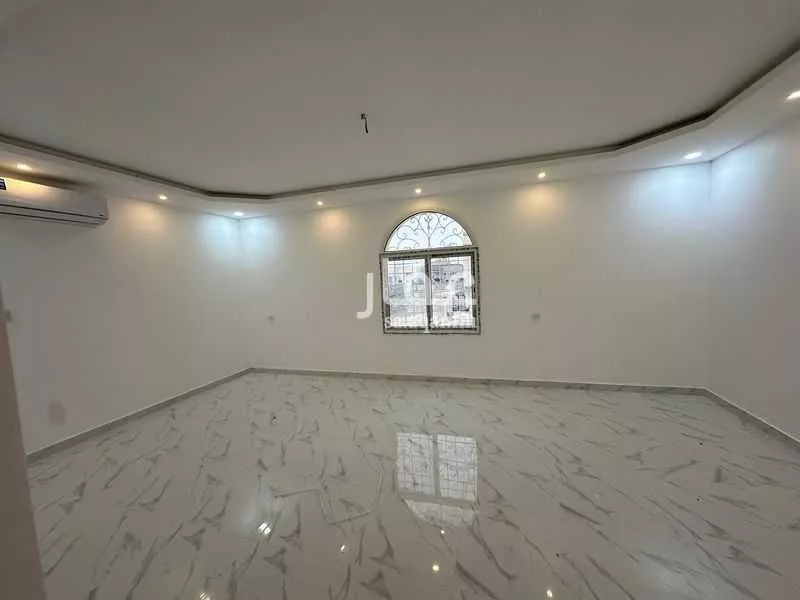 عمارة للإيجار في شارع العزيزية 102, حي العزيزية, مدينة الجبيل, المنطقة الشرقية 1 صورة