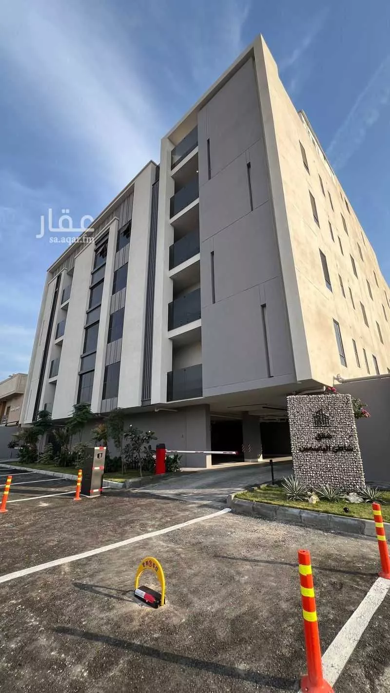 شقة للبيع في شارع الرياض ، حي الشاطئ ، تاروت ، القطيف 1 صورة