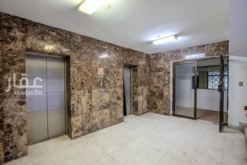 مكتب تجاري للإيجار في شارع طريق الملك فيصل, حي المزروعية, مدينة الدمام, المنطقة الشرقية 1 صورة