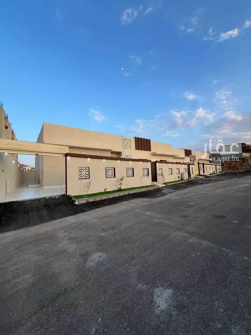عمارة للبيع في طريق الطائف الباحة السياحي ، حي السر ، الطائف ، الطائف 1 صورة