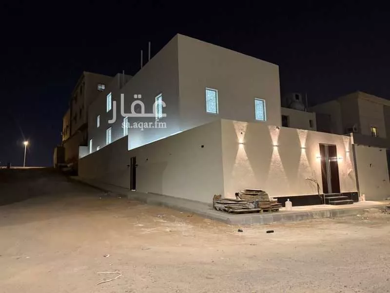 فيلا للبيع في شارع محمد بن احمد بن علي التوزري, حي أبوكبير, مدينة المدينة المنورة, منطقة المدينة المنورة 1 صورة