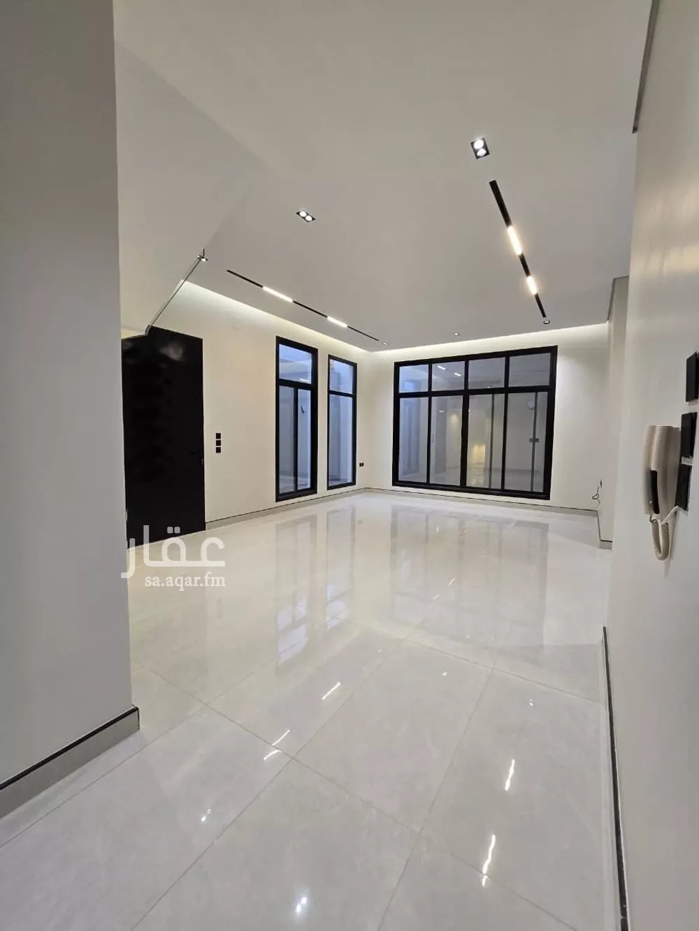 فيلا للبيع في شارع معقل بن عامر, حي الرمال, مدينة الرياض, منطقة الرياض 1 صورة