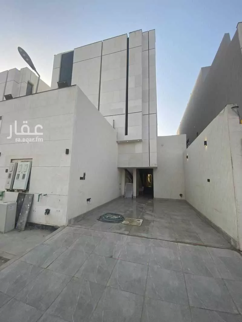 دور للبيع في شارع عبدالله بن أبي الهذيل, حي الرمال, مدينة الرياض, منطقة الرياض 1 صورة