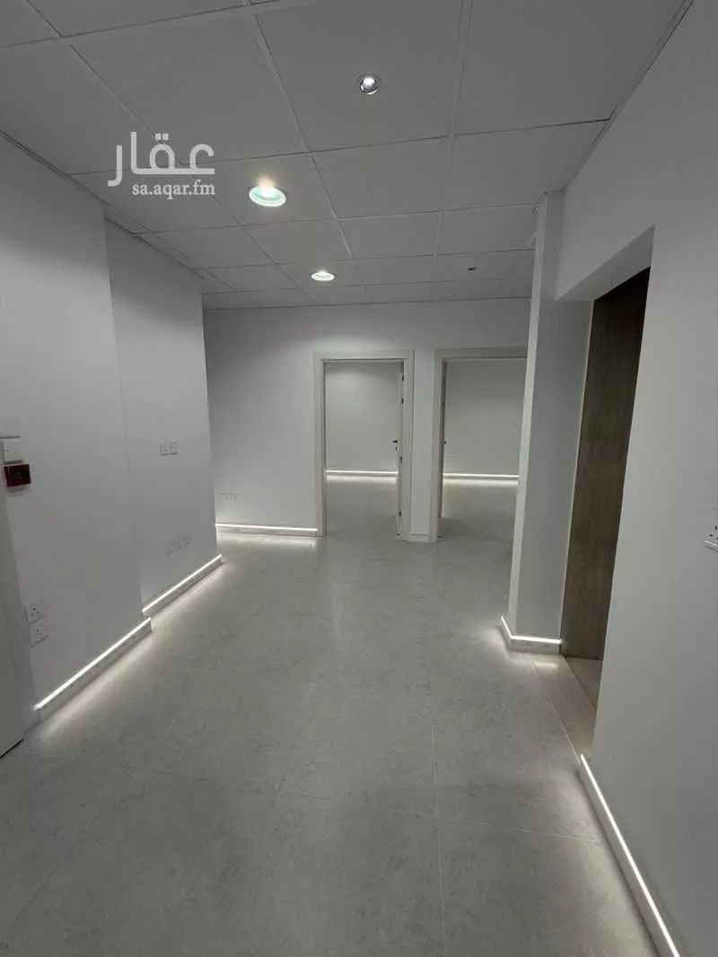 مكتب تجاري للإيجار في شارع الملك سعود بن عبدالعزيز, حي الخبرالشمالية, مدينة الخبر, المنطقة الشرقية 1 صورة