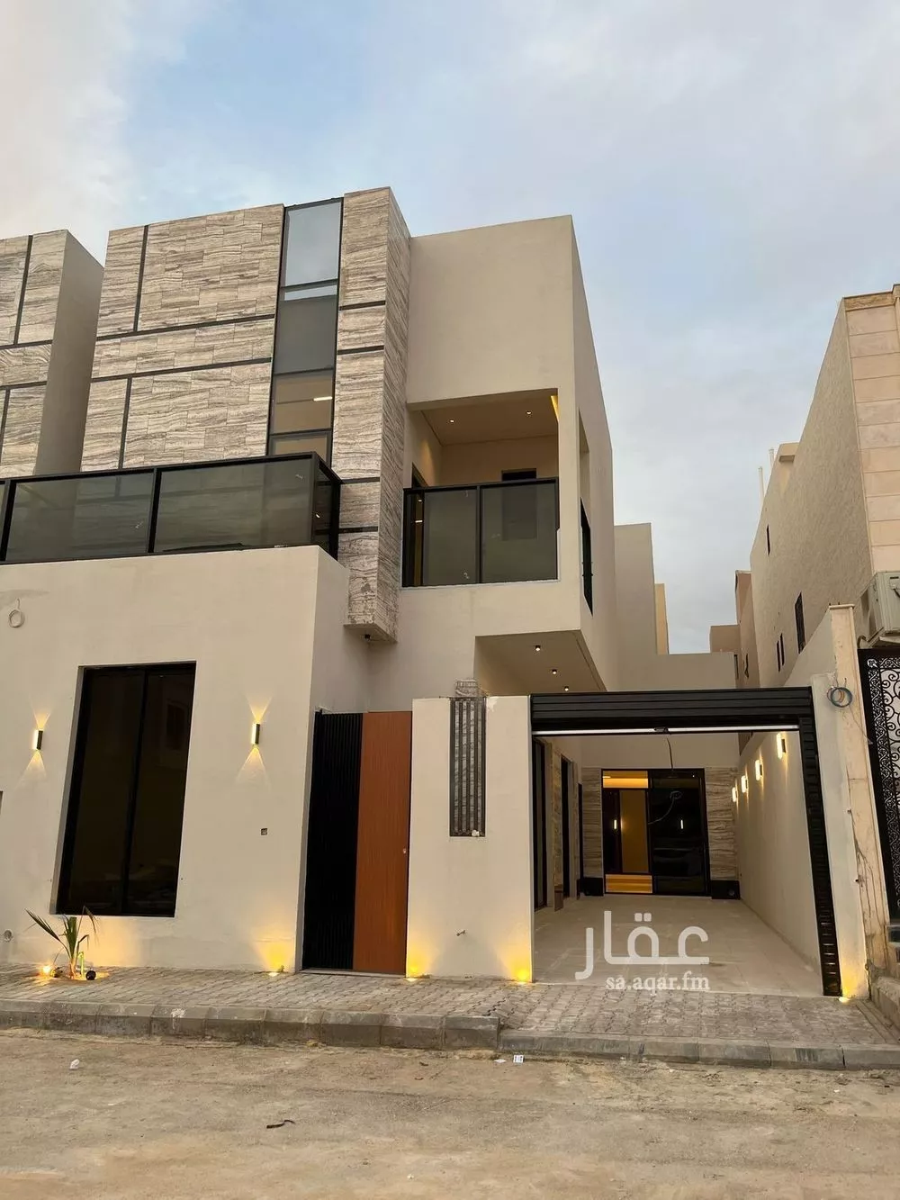 فيلا للبيع في شارع عبدالقادر بن عبدالوارث, حي المهدية, مدينة الرياض, منطقة الرياض 1 صورة