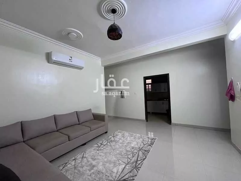 فيلا للإيجار في شارع الدائرة ، حي خشم العان ، الرياض ، منطقة الرياض 1 صورة