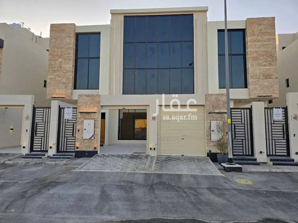 فيلا للبيع في شارع النفوذ, حي عكاظ, مدينة الرياض, منطقة الرياض 1 صورة
